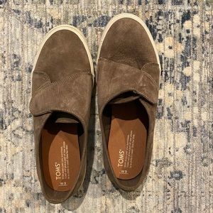 Tom’s sneakers **NEW***